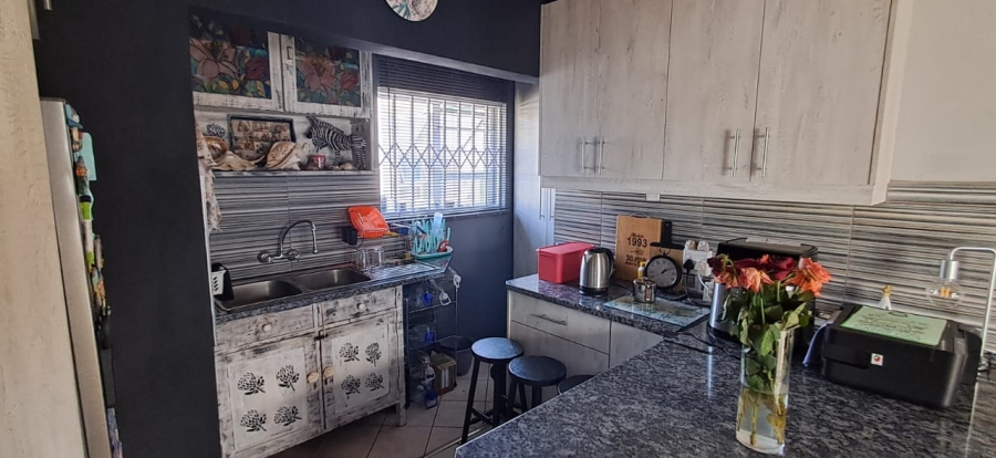 To Let 1 Bedroom Property for Rent in Abbotsford Eastern Cape